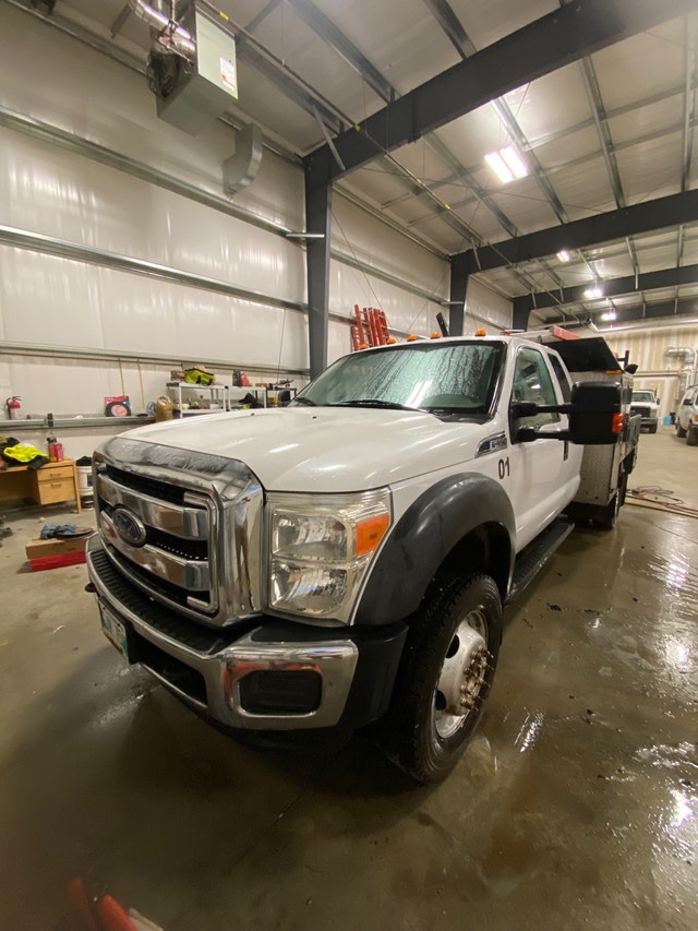Flat deck f450 dually 2011 Heavy Trucks Winnipeg Kijiji