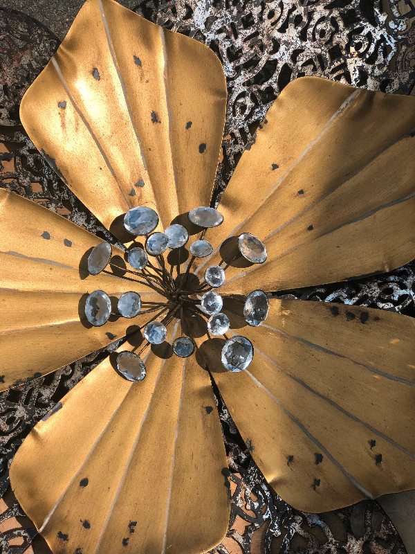 Fleurs décoratives en métal in Home Décor & Accents in Bathurst - Image 3