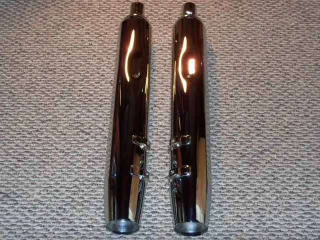 Mufflers Harley FLH Touring (stock CVO) - New in Box in Motorcycle Parts & Accessories in Hamilton - Image 3
