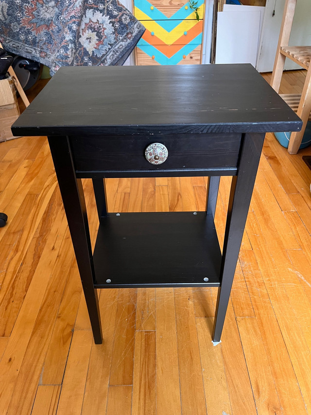 Night stand \ Accent table  dans Autre  à Ville de Montréal