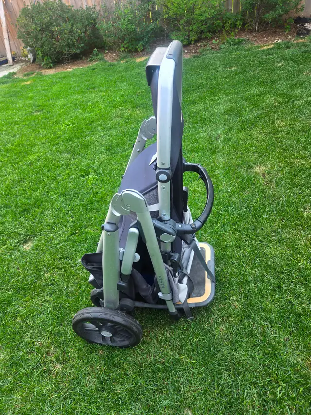 Title: UPPAbaby Vista V2 2020 – Good Condition – Accessories Inc in Strollers, Carriers & Car Seats in Oakville / Halton Region - Image 4