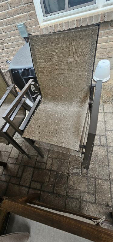 Patio table with chairs in Patio & Garden Furniture in Oshawa / Durham Region - Image 3