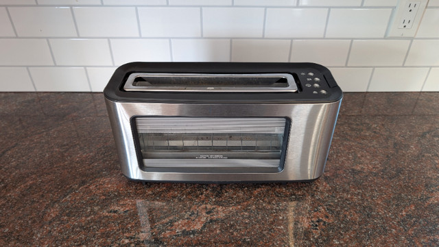 Toaster see through glass sided in Toasters & Toaster Ovens in Calgary