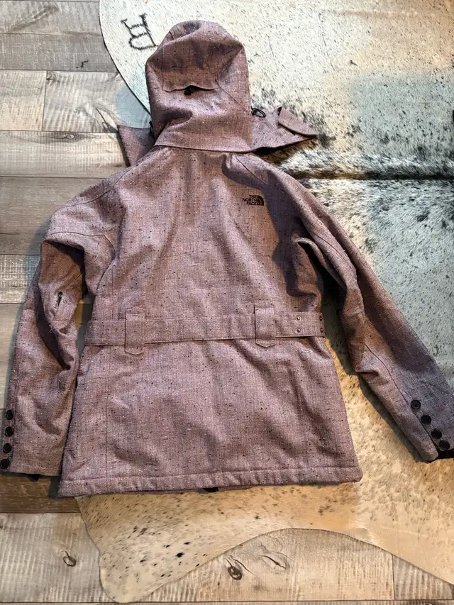 Ladies NORTH FACE winter jacket in Women's - Tops & Outerwear in Strathcona County - Image 3