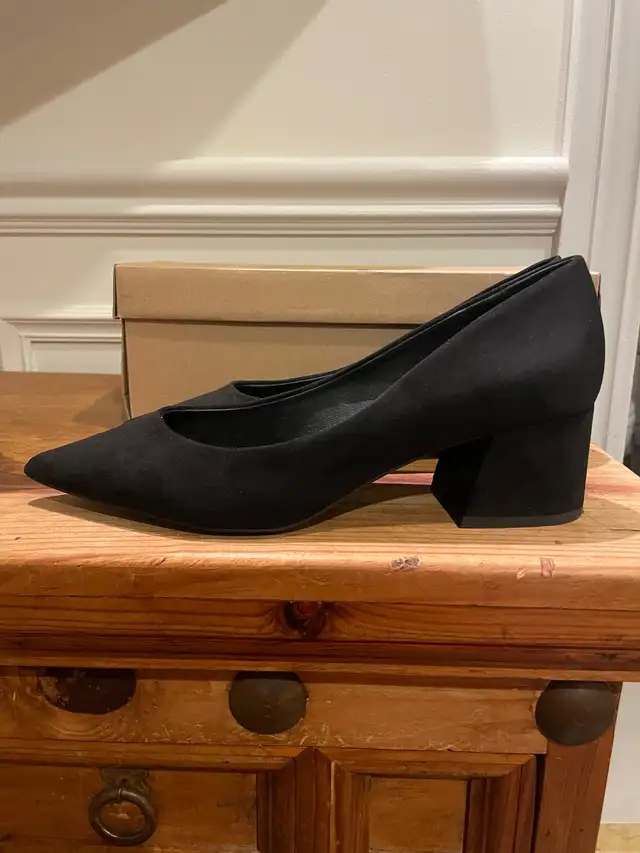 Steve Madden size 10 black suede heels in Women's - Shoes in City of Toronto - Image 6