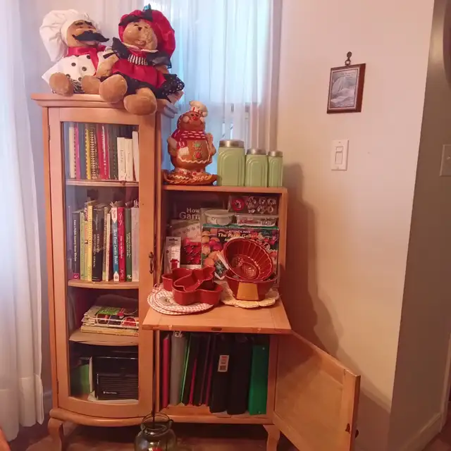 CLASSICAL DESK/ BOOKCASE/KNICKKNACKS SHELF..10 picsNew Price in Hutches & Display Cabinets in Windsor Region - Image 6