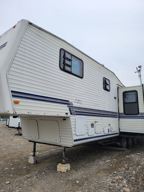 ACREAGE  CLEAN UP  ?  WE  REMOVE RVs,  TRAILER CAMPERS,  MOBILES in Houses for Sale in Red Deer - Image 4