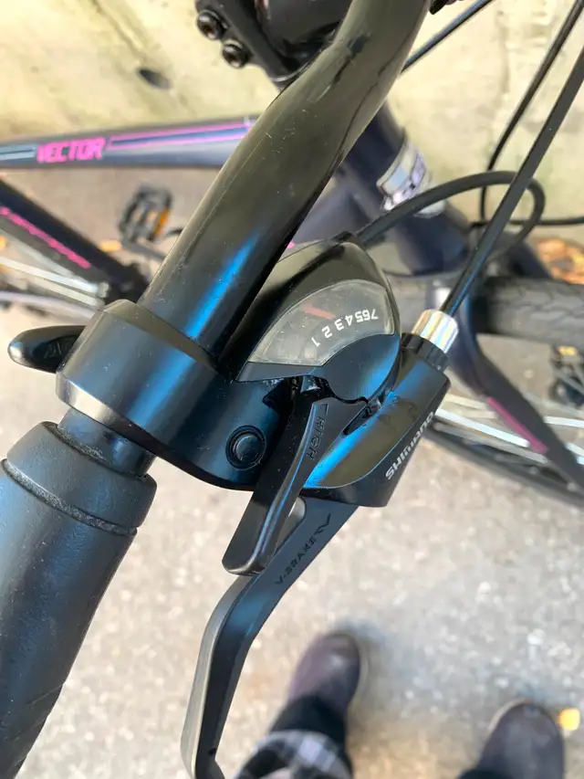 LIKE NEW! medium size ladies city bike with disc brakes TUNED!62863739303939124