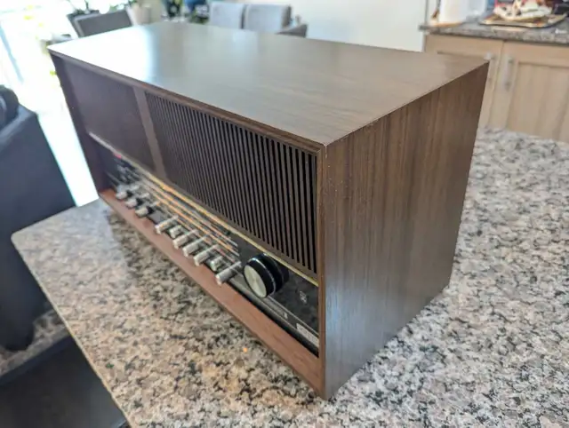 Grundig RF 260U Stereo FM/SW/AM Vintage Radio in Stereo Systems & Home Theatre in Markham / York Region - Image 7