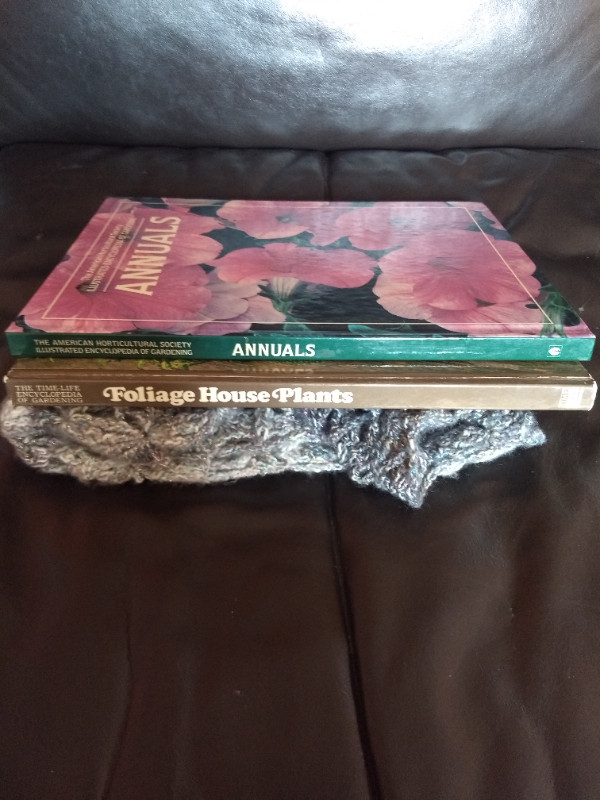 Annuals and Foliage house plant encyclopedia's in Plants, Fertilizer & Soil in Mississauga / Peel Region - Image 2