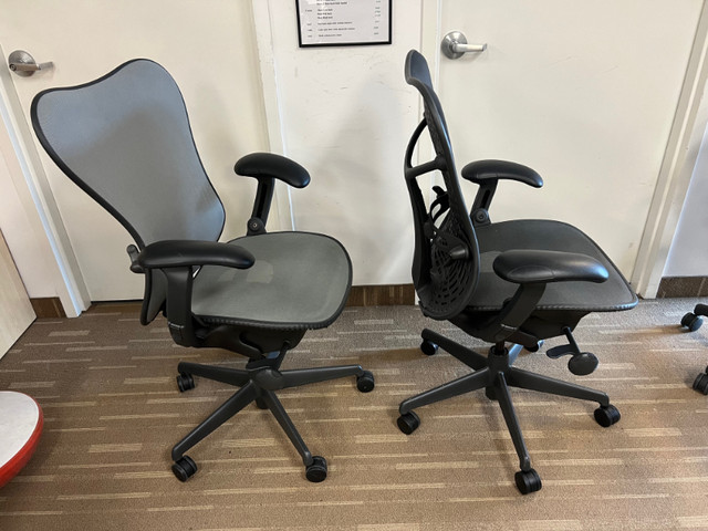 Herman Miller Mirra 1 - Pre-owned in Chairs & Recliners in Markham / York Region - Image 4