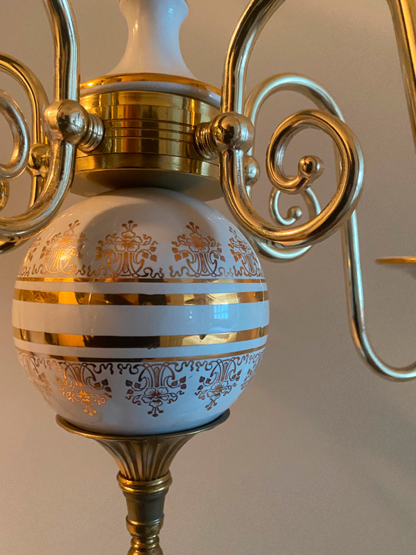 Elegant Thomas Industries Porcelain Chandelier in Indoor Lighting & Fans in Barrie - Image 4