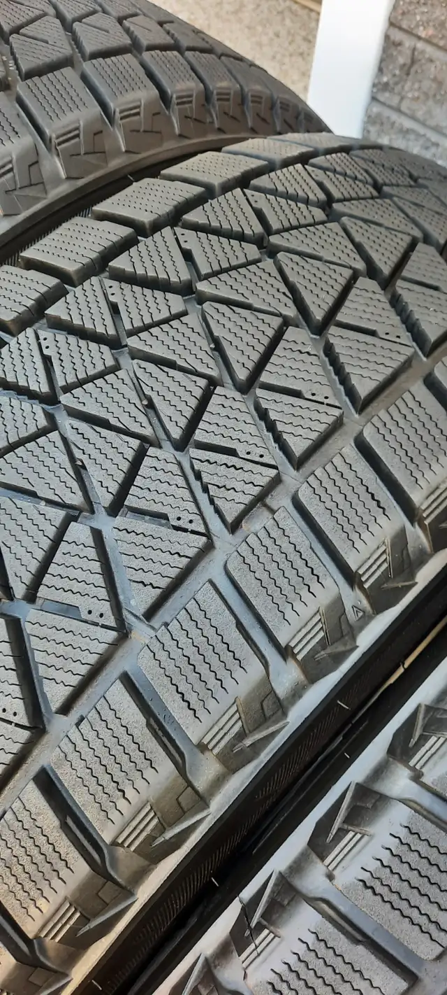 245/60/18 BRIDGESTONE BLIZZAK DMV2 WINTERS IN NEAR NEW CONDITION in Tires & Rims in Dartmouth - Image 8