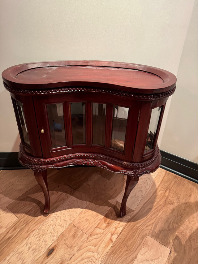 Kidney-shaped side table in Coffee Tables in City of Toronto