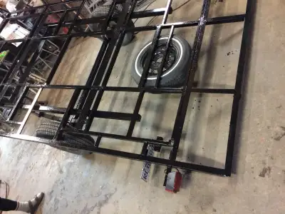 Traiter à vendre 5’ x 10’ dompeur pour faciliter l’embarquement de la machinerie, prix ferme aucun t...