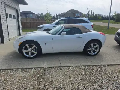 2008 Pontiac Solstice Convertible 24,000 Original Kms 2.4L 5 Speed Manual RWD Newer Battery 2 New GM...