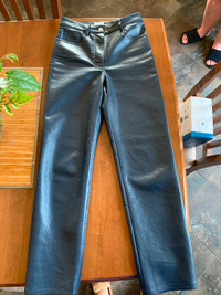 Aritzia Wilfred women’s pants. Size 2. Navy blue .New condition.