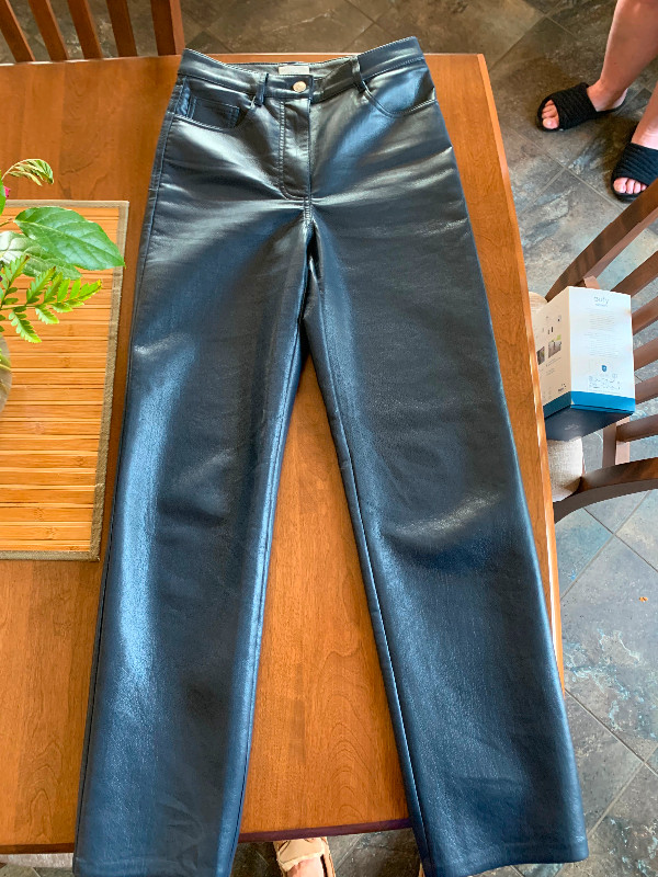 Aritzia Wilfred women’s pants. Size 2. Navy blue .New condition. in Women's - Bottoms in Brantford