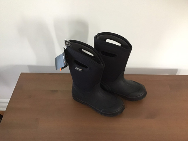 New… Bogs Classic high boot Kids( size3) in Other in Ottawa - Image 4