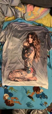  Extra large T-shirt, Tattooed  model girl