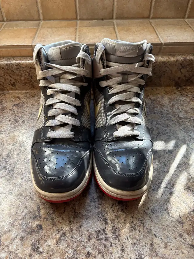 Nike Dunk High Premium Patent Tor in Men's Shoes in Nanaimo - Image 6