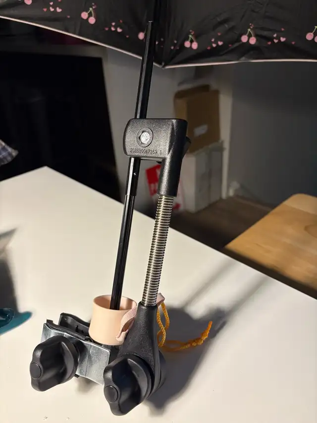 Umbrella Attachment Clip For Baby Strollers in Strollers, Carriers & Car Seats in Markham / York Region - Image 2