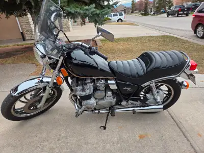 Vintage Complete original equipped XJ650 Maxim. Starts and runs great, rubber at 90% remaining. All...