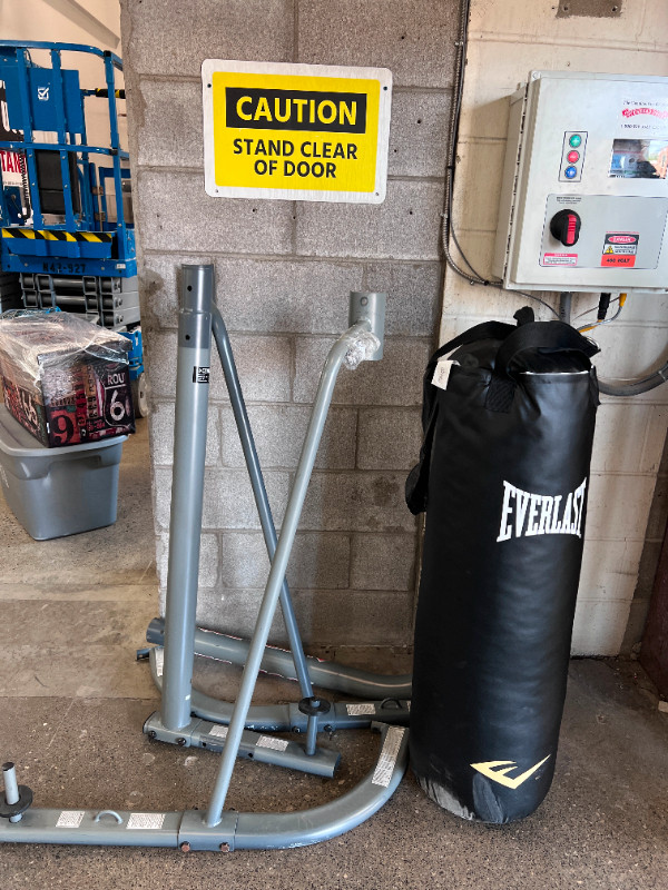 Everlast boxing heavy bag in Exercise Equipment in City of Toronto