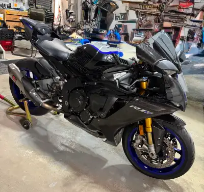 2020 Yamaha R1 M 10,774KM One owner, Excellent shape. R1M has not changed since then except for wing...
