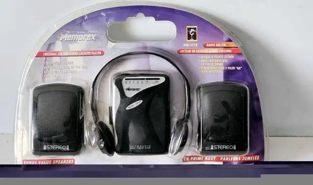 Memorex Personal Portable AM  FM Stereo Cassette Player  in General Electronics in City of Montréal - Image 3