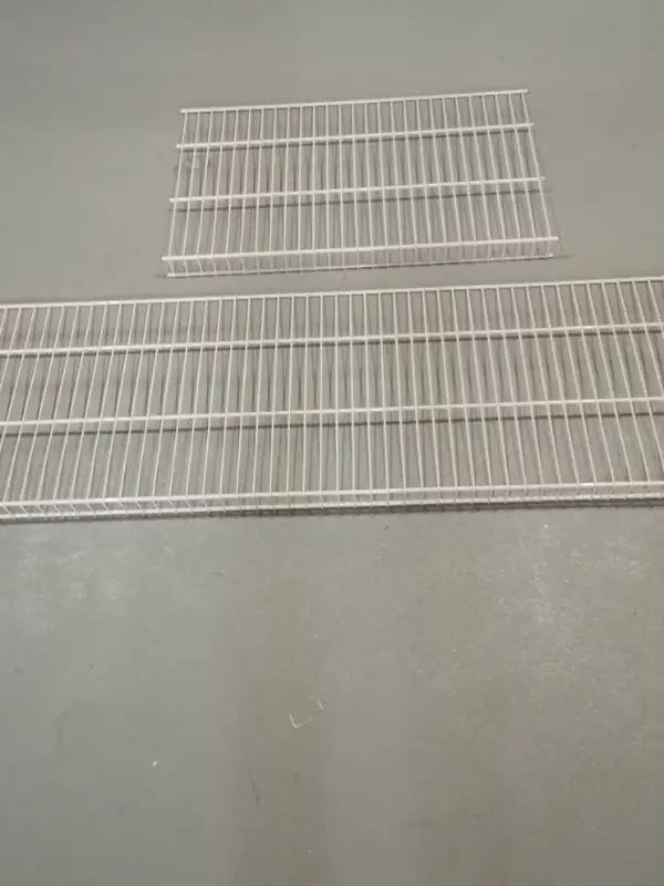Shelving and grid support63234807346817124