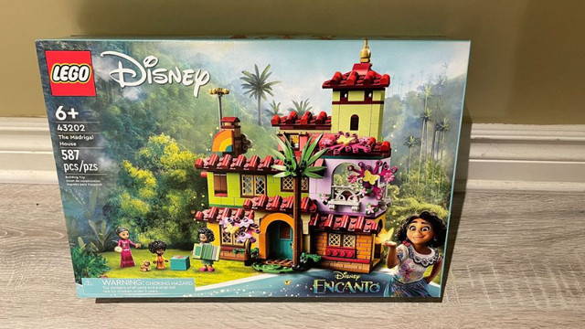 LEGO DISNEY ENCANTO 43202 - THE MADRIGAL HOUSE - NEUF dans Jouets et jeux  à Ville de Montréal