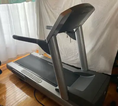 Commercial Life Fitness Treadmill 95Ti