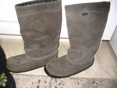LADIES SIZE 9 WATERPROOF MANITOBAH MUKLUKS, View more