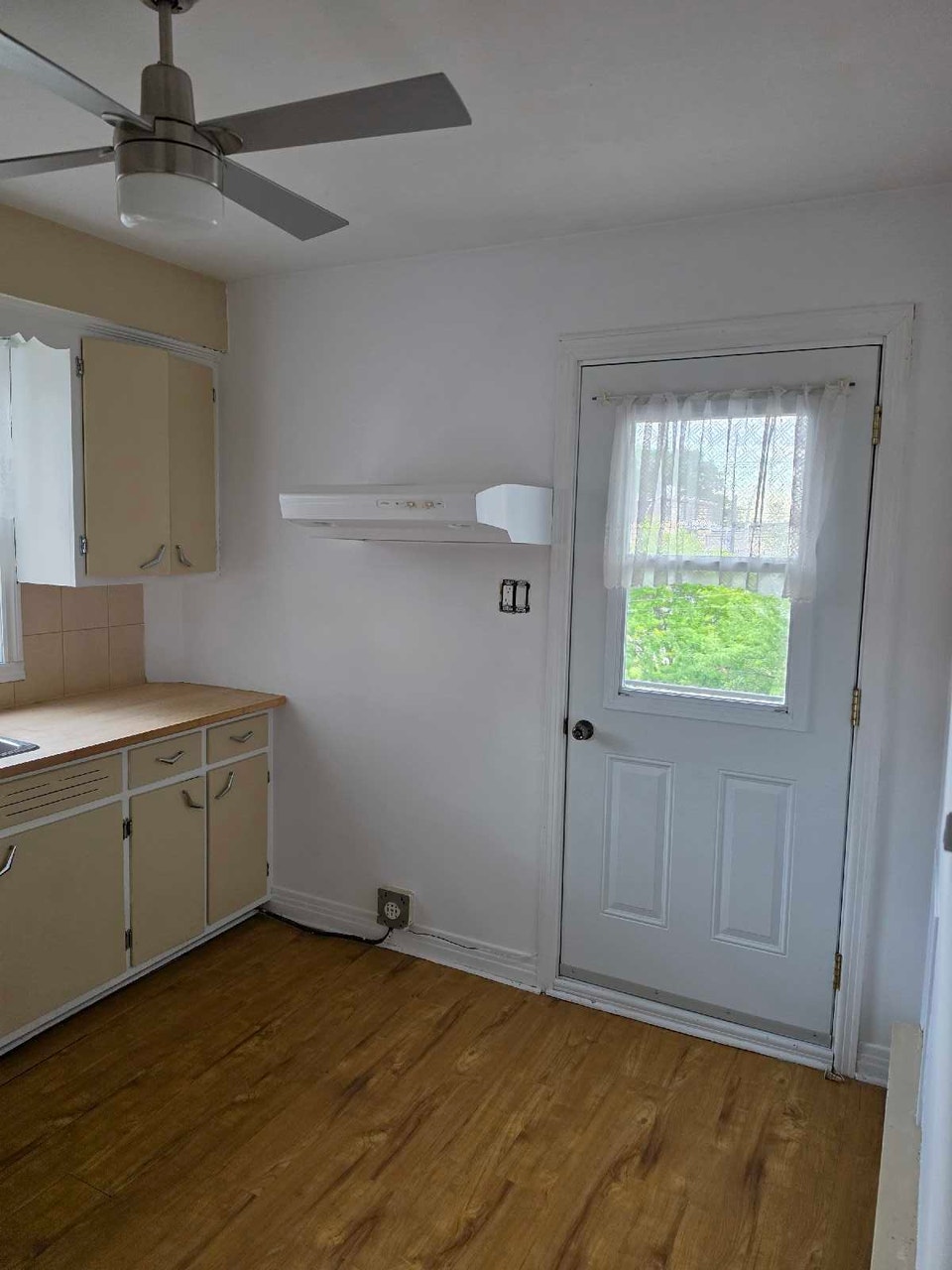 Appartement lumineux avec planchers de bois 5
