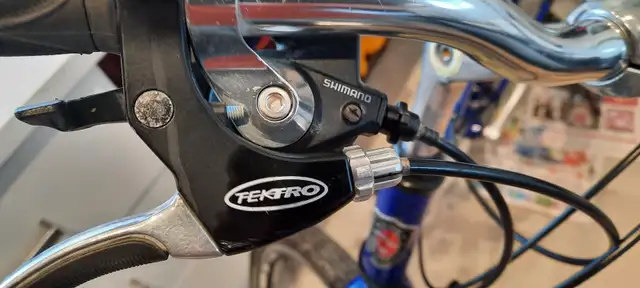 Velo urbain/route Norco Monterey 24 vitesses in Cruiser, Commuter & Hybrid in City of Montréal - Image 6