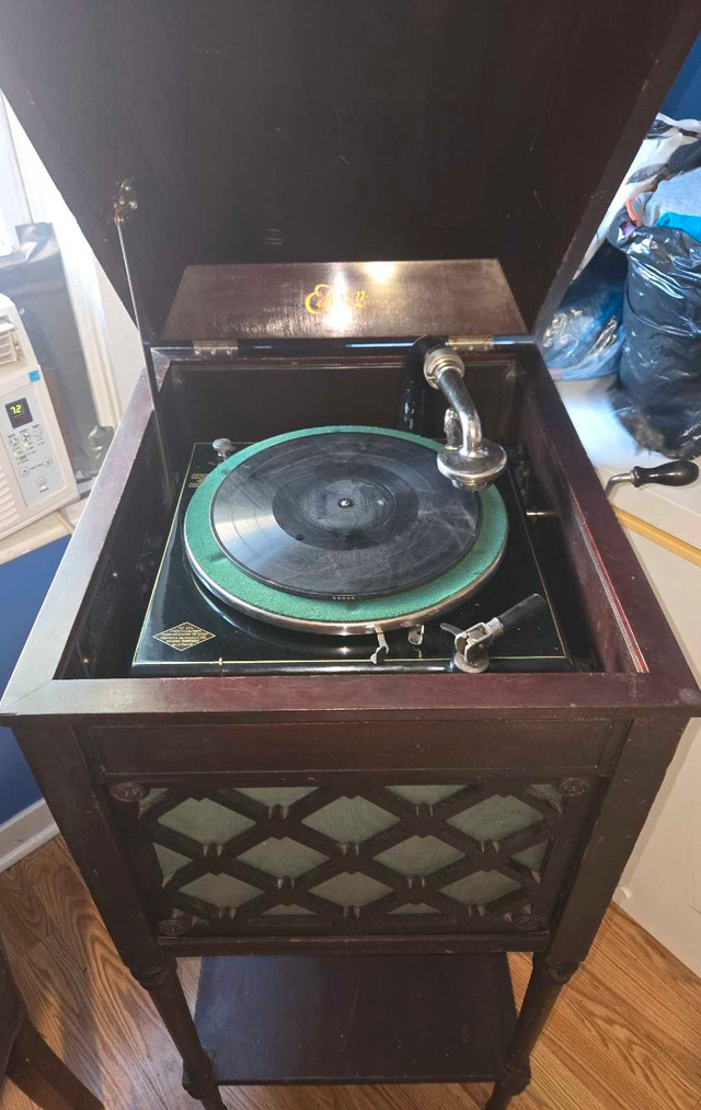 1912 working record player  in Arts & Collectibles in St. Catharines