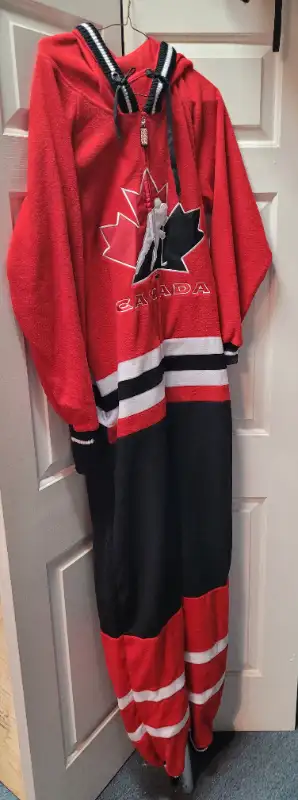 Team Canada Hockey Sockey onsie Pajamas. Unisex. Adult XL. In like new condition. Message