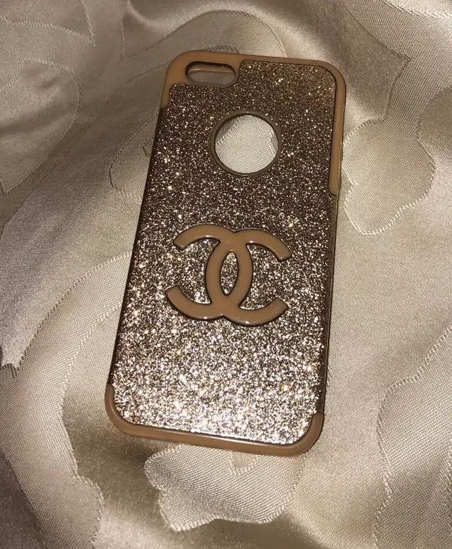 New iPhone SE and 5 Golden Glittery Phone Case in Cell Phone Accessories in Kingston - Image 2