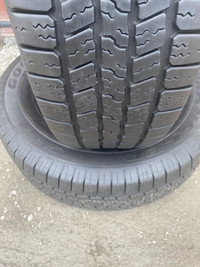 2 pneus d’été usagés à vendre Goodyear Wangler P265/70R17
