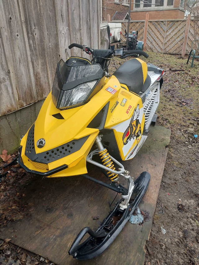 2009 mxz 600rs in Snowmobiles in Guelph - Image 4