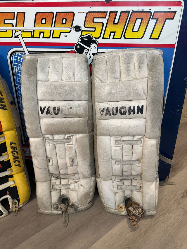 Vaughn Legacy VPG800 30” Vintage Early 90’s Goalie Pads in Hockey in Strathcona County