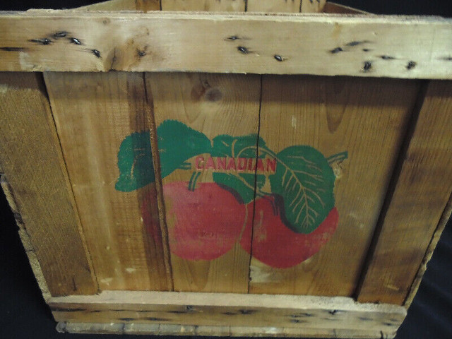 Wooden New Brunswick Apple Box in Arts & Collectibles in Moncton - Image 4