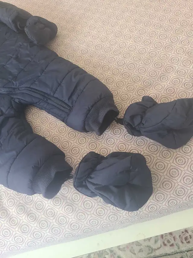 baby boy snow suit size 12 to 18 months in Clothing - 12-18 Months in Calgary - Image 3