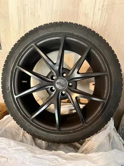 19 inch Michelin X- Ice tires with rims(4). Tire size is 245/40/19, was on a 2020 AMG E53 Coupe 4mat...