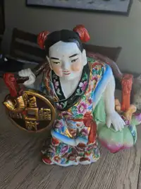 Vtg Porcelain Chinese Lucky Wealth Lady w/ Gold Coin and Peach