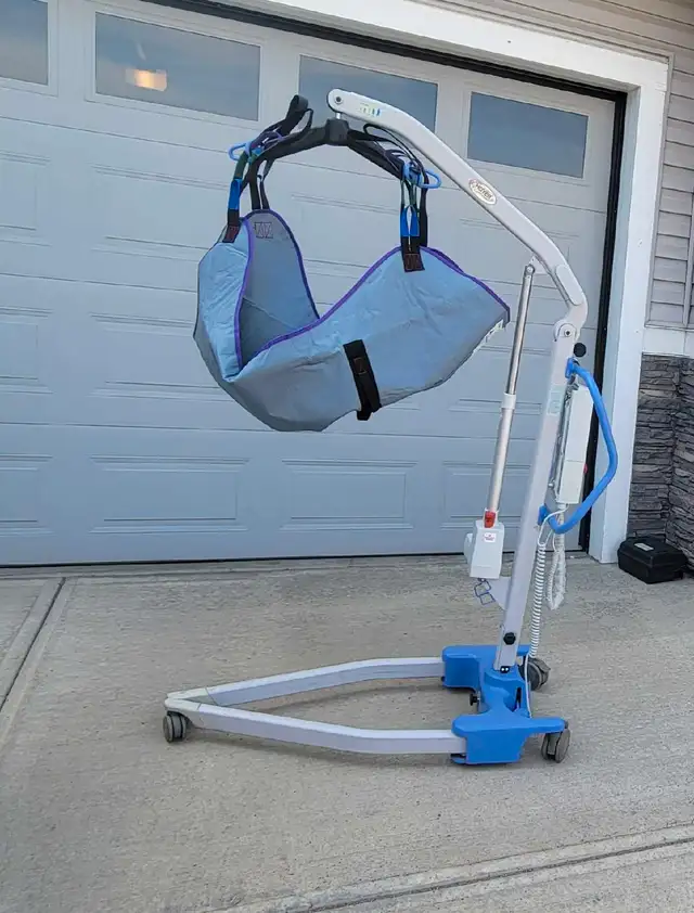 Hoyer Advance- E 340  Portable Foldable Patient Lift in Health & Special Needs in Edmonton - Image 4