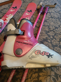 Girls 100cm Skis, boots (21.5mm or 2.5-3 shoe) and bindings