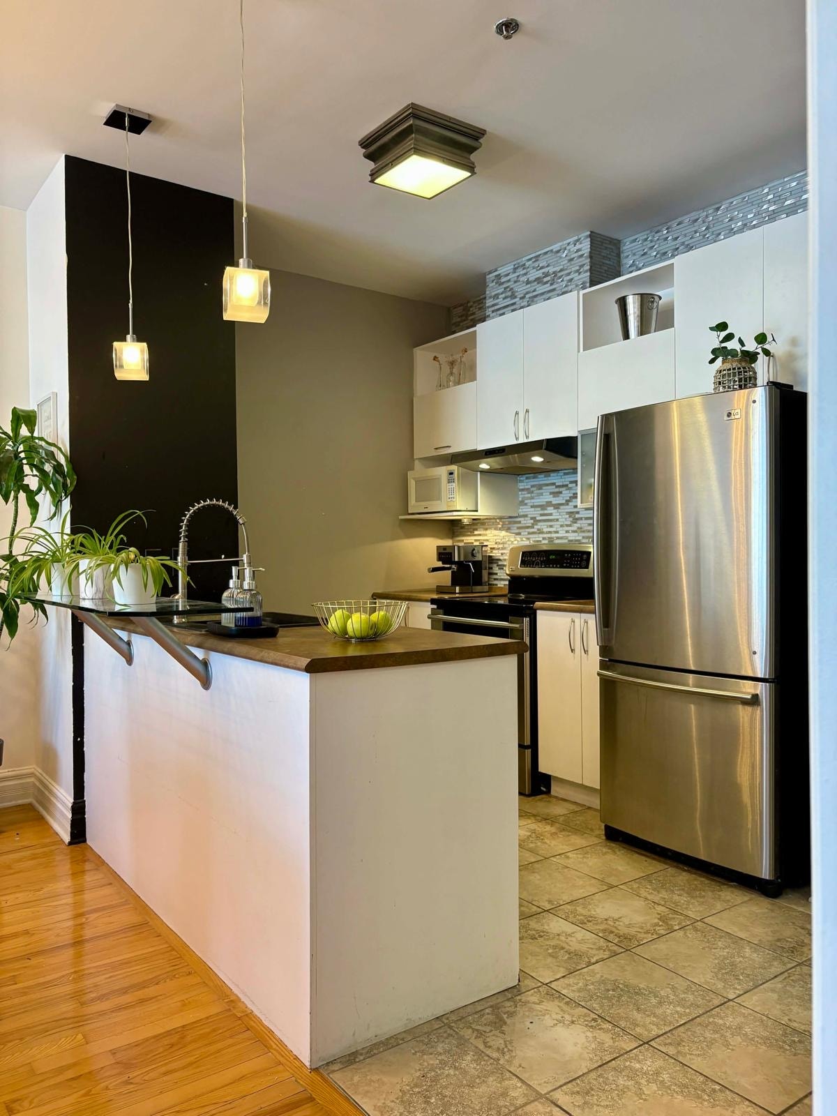 Cession de bail – Bright 3½ near Parc Laurier – $1550/month — photo 1