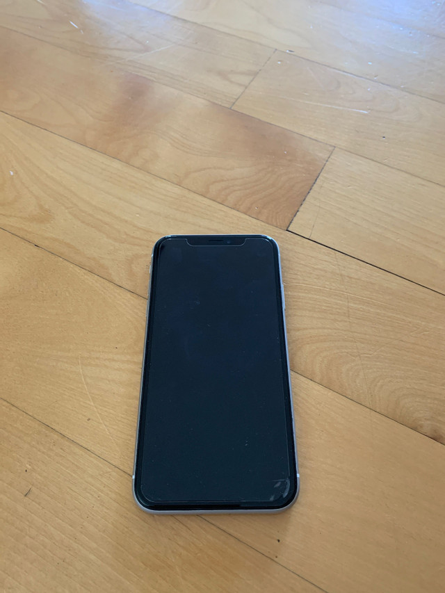 Iphone XR blanc 128 GB dans Téléphones cellulaires  à Saint-Jean-sur-Richelieu - Image 3